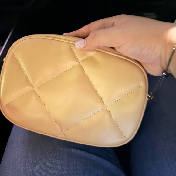 Tory Burch Beige Quilted Cosmetic Case - Picture 4 of 4